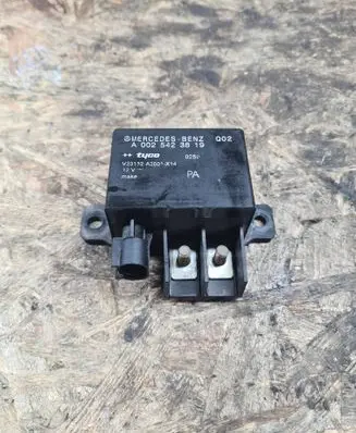 Mercedes-Benz E W211 Charging relay A0025423819 V23132A2001X14