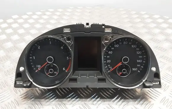 Volkswagen PASSAT B7 Speedometer (instrument cluster) A2C53219792