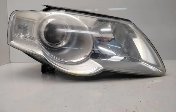 Volkswagen PASSAT B6 Headlight/headlamp