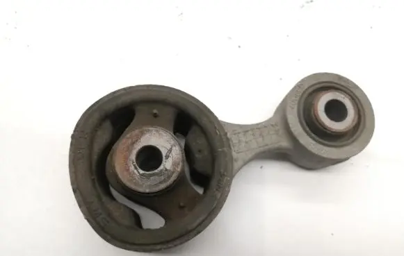 Honda CR-V Engine mount bracket