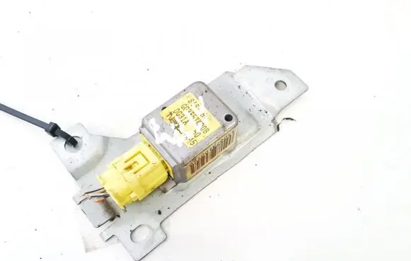 Mazda 626 Airbag deployment crash/impact sensor gg3e57kd0b 0g31a50