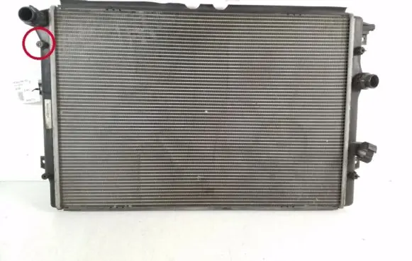 Volkswagen Tiguan Coolant radiator 5N0121253L
