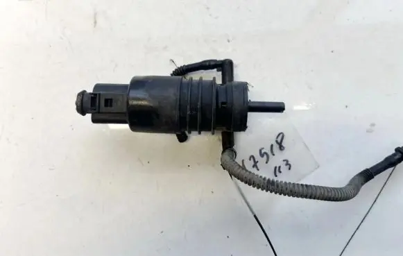 Skoda Octavia Mk1 (1U) Windscreen/windshield washer pump