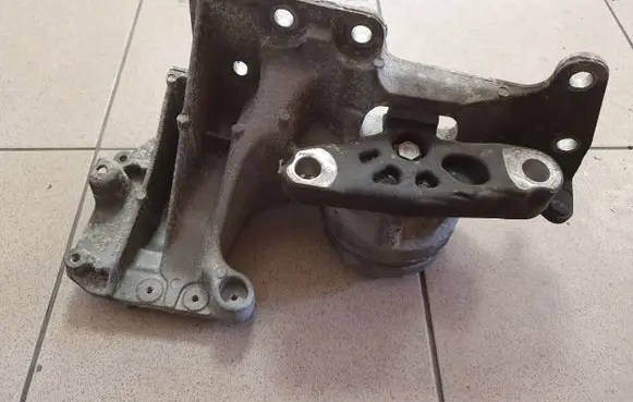 Nissan X-Trail T31 Engine mount bracket 11220JD700