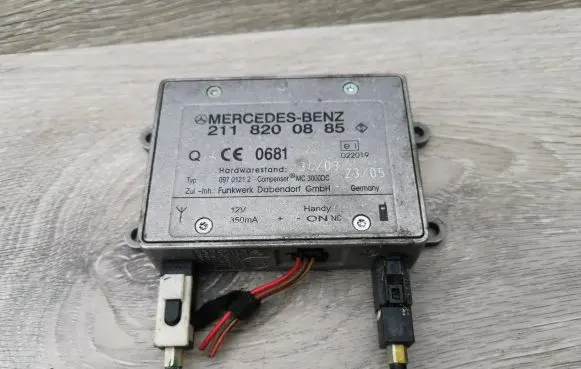 Mercedes-Benz CLS C219 Bluetooth antenna 2118200885 09701212