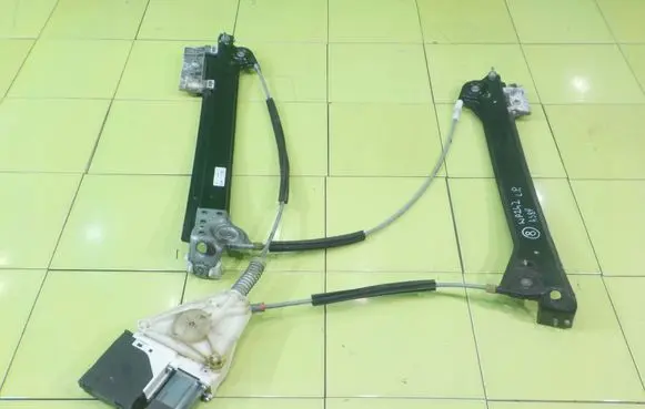 Audi A3 S3 8P Front door window regulator with motor 8P7959802G