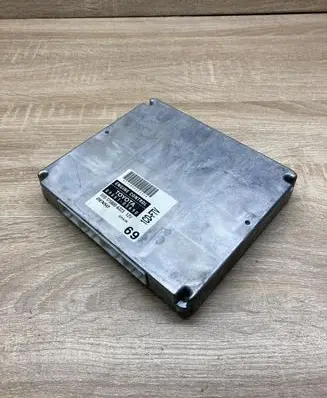Toyota Avensis T250 Engine control unit/module ECU 8966105690 MB1758006323