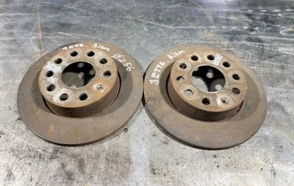 Volkswagen Jetta V Rear brake disc