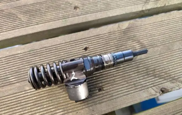 Fuel injector