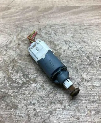 Renault Clio III Brake pedal sensor switch 8200168238 WithPlug