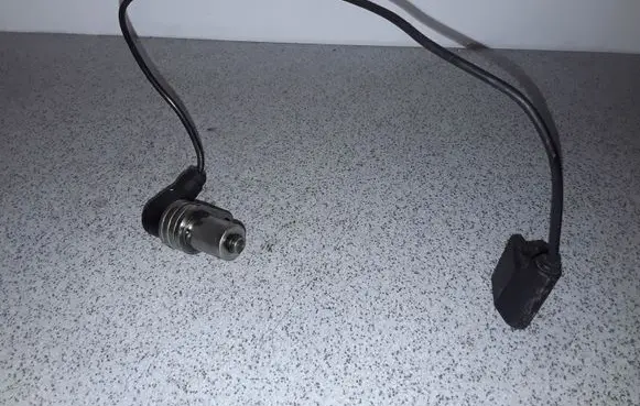 BMW 3 E36 Camshaft position sensor 1724055