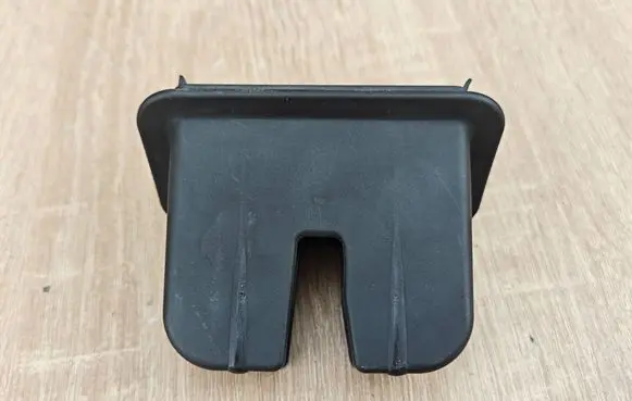 Audi A6 C7 Tailgate/boot lid lock trim 4H0827520