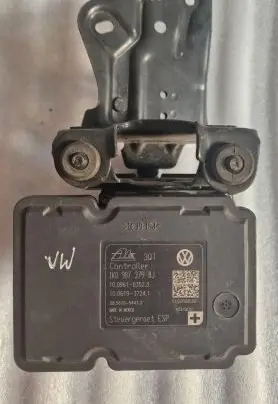 Volkswagen Jetta VI ABS Pump 1K0907379BJ 1K0614517DL 1K0614235D