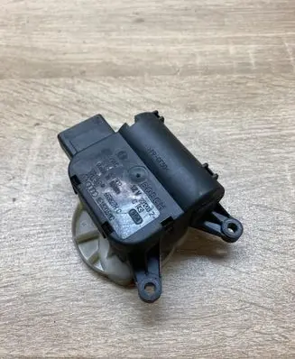 Audi A4 S4 B7 8E 8H Air flap motor/actuator 8E1820511C