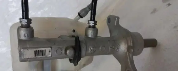 Renault Trafic III (X82) Master brake cylinder 460913484R