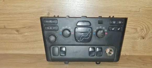 Volvo XC90 Climate control unit 8682734