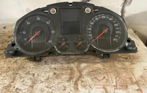 Volkswagen PASSAT B6 Speedometer (instrument cluster)