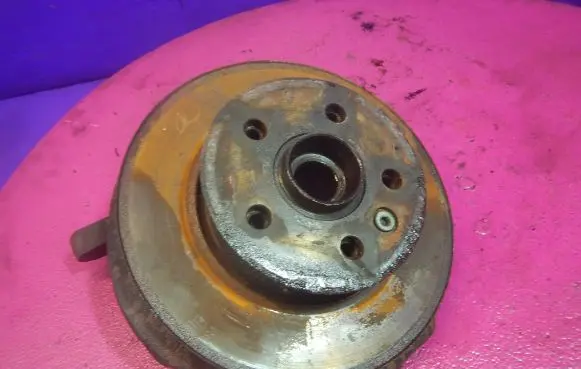 Volkswagen Transporter - Caravelle T4 Front wheel hub spindle knuckle