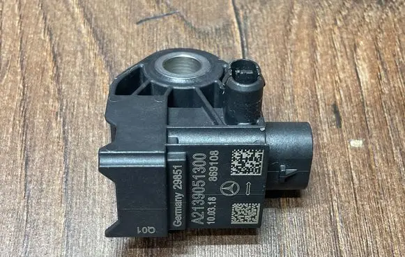 Mercedes-Benz E W213 Airbag deployment crash/impact sensor A2139051300