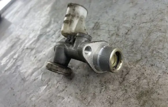 Nissan Patrol Y61 Clutch master cylinder