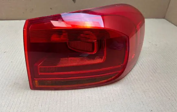 Volkswagen Tiguan Rear/tail lights 5N0945096Q