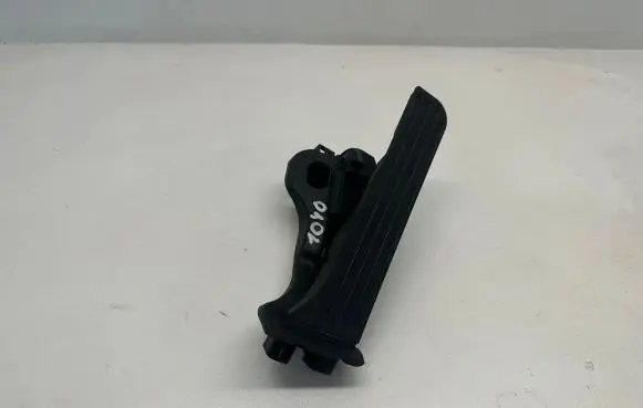 Volkswagen PASSAT B6 Accelerator throttle pedal 1K1723503L 6PV00860001
