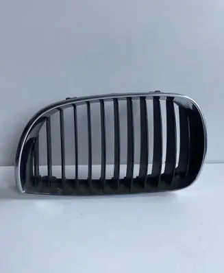BMW 1 E82 E88 Front grill 7077129