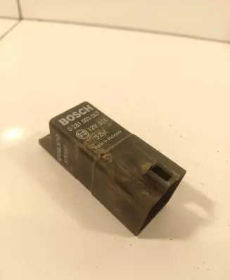 Volvo XC60 Glow plug pre-heat relay 30785663 1090221