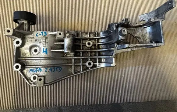 Alfa Romeo 159 Engine mounting bracket 55214863 8813