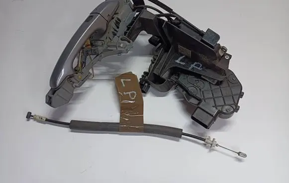 Jaguar XF X250 Front door lock 962021104 8X23203A29AE