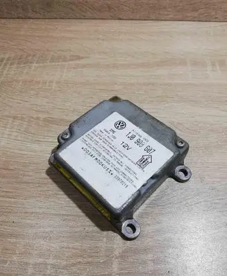 Volkswagen PASSAT B5 Airbag control unit/module 1J0909607