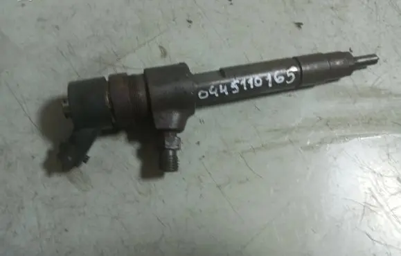 Opel Zafira B Fuel injector 0445110165