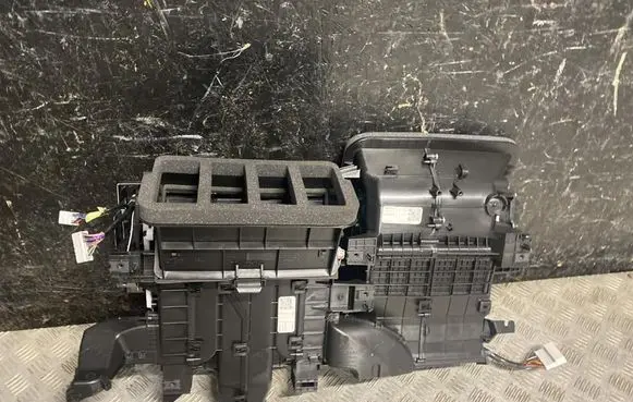 Renault Megane E-Tech Interior heater climate box assembly housing 271003832R