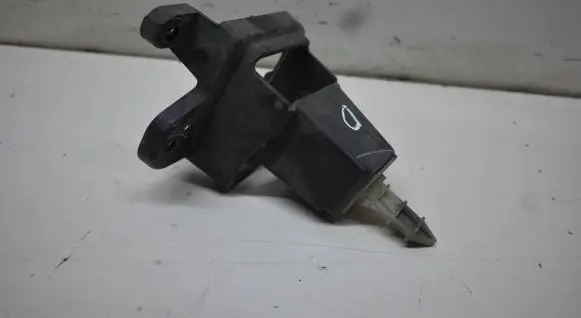 Front bumper mounting bracket