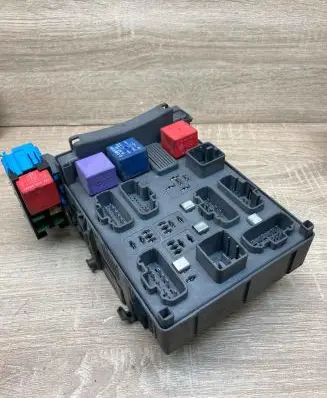 Renault Laguna II Fuse module 8200004201E 216532951