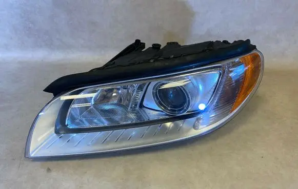 Volvo S80 Headlight/headlamp 31214347