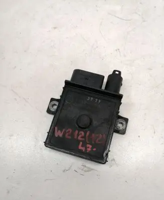 Mercedes-Benz E W212 Glow plug pre-heat relay A6421533779