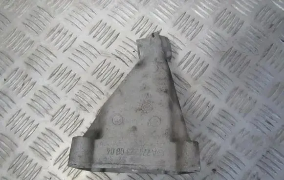 Engine mounting bracket