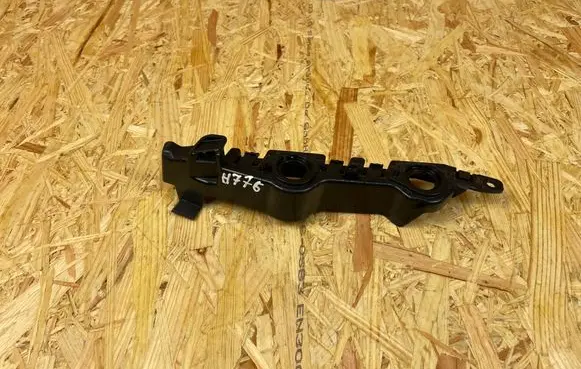 Rear bumper mounting bracket