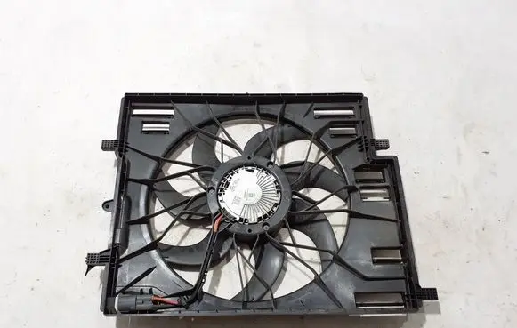 Volvo XC60 Radiator cooling fan shroud 31657360