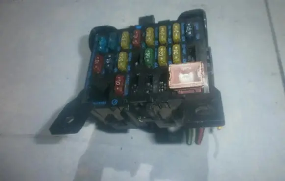 Mazda 121 Fuse box set fb301806l