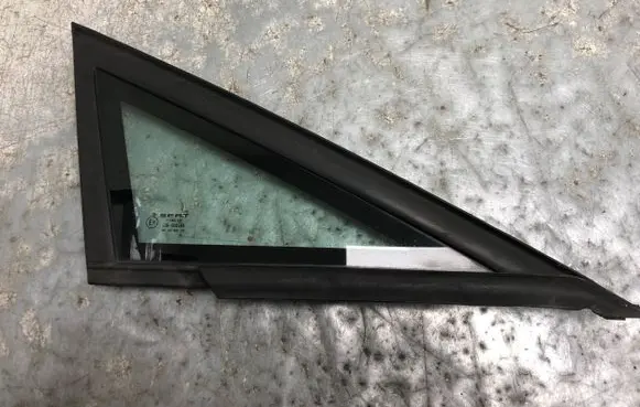 Seat Leon (1P) Front triangle window/glass 1P0845412