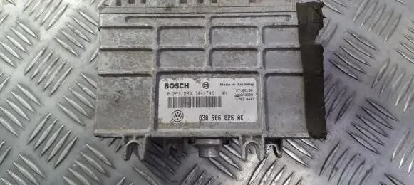 Volkswagen Polo III 6N 6N2 6NF Engine control unit/module 030906026AK 0261203744