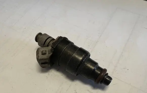 Audi A4 S4 B5 8D Fuel injector 078133551D