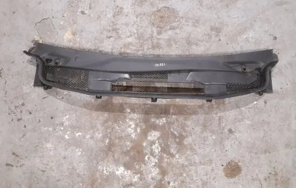 Mercedes-Benz B W245 Wiper trim 1698300413 A1698300413