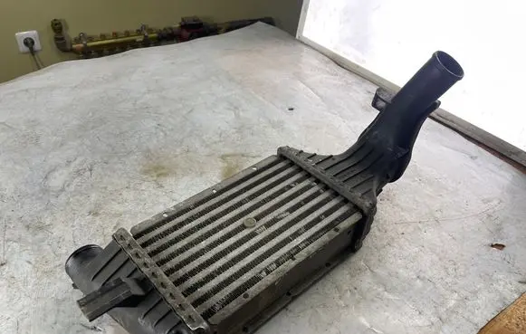 Opel Zafira A Intercooler radiator 24406701