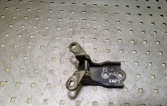 Chevrolet Captiva Front door upper hinge
