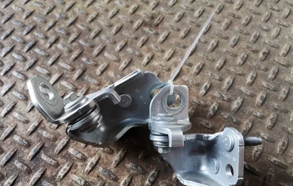 Rear door hinge set