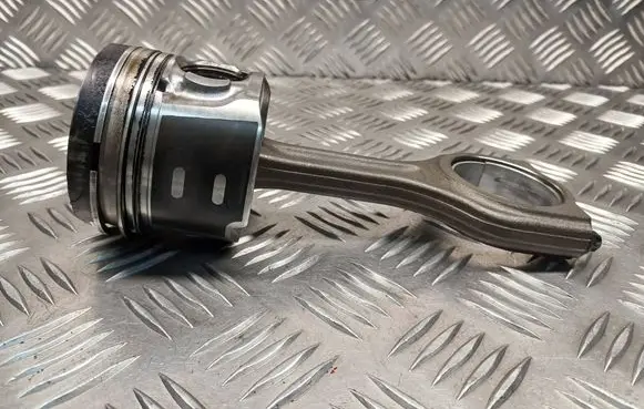 Ford Focus Piston with connecting rod 619 75L101