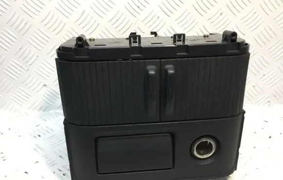 Nissan X-Trail T30 Glove box 68108EQ400